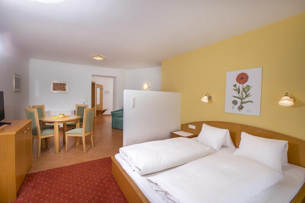 Hotel Garni Roesslhof Hollersbach im Pinzgau Pokoj fotografie